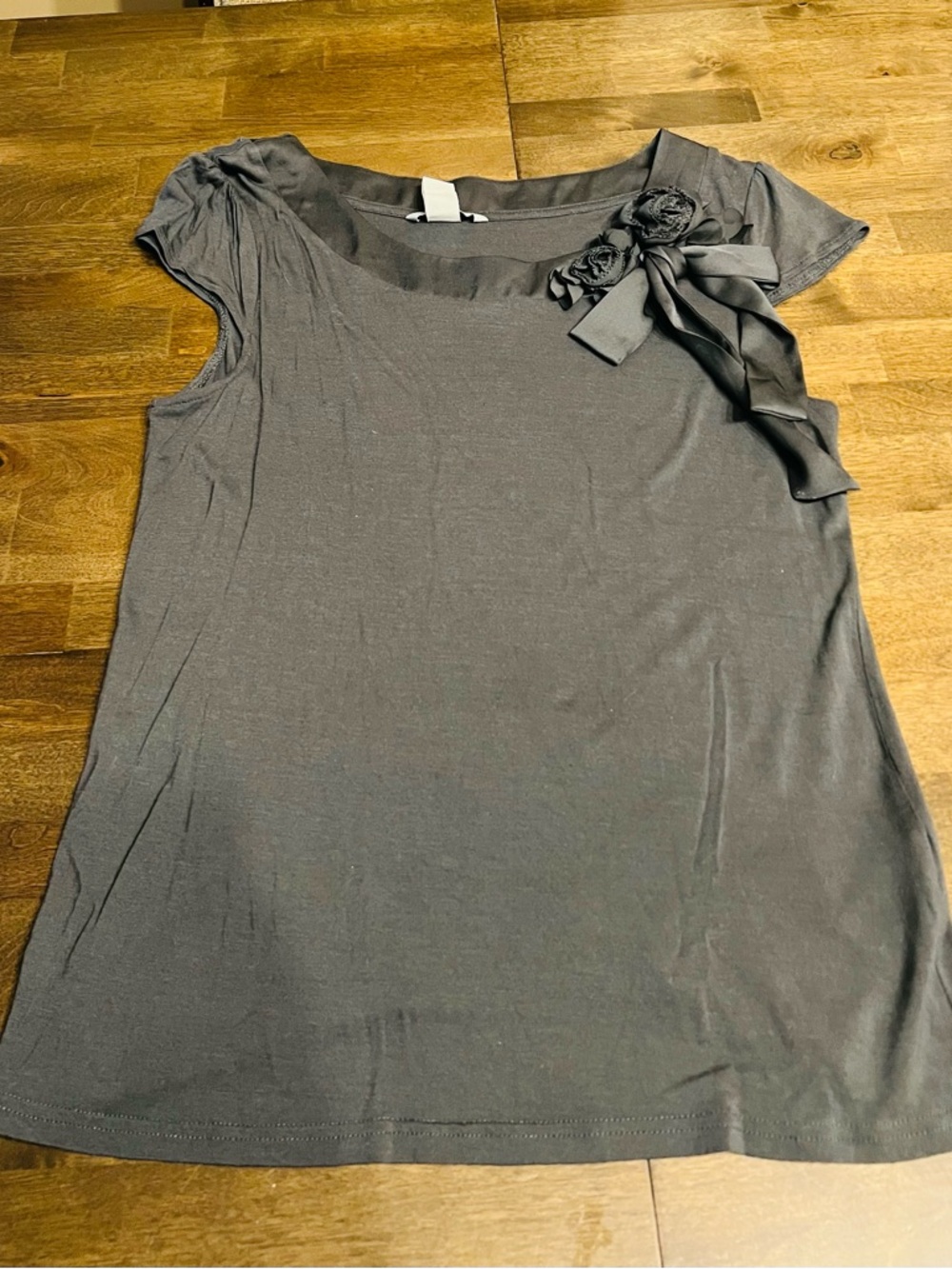 H & M gray top with silk flowers Size L